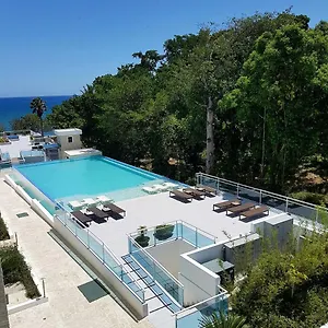 Resort Koko And Suzy's Ocean Dream 